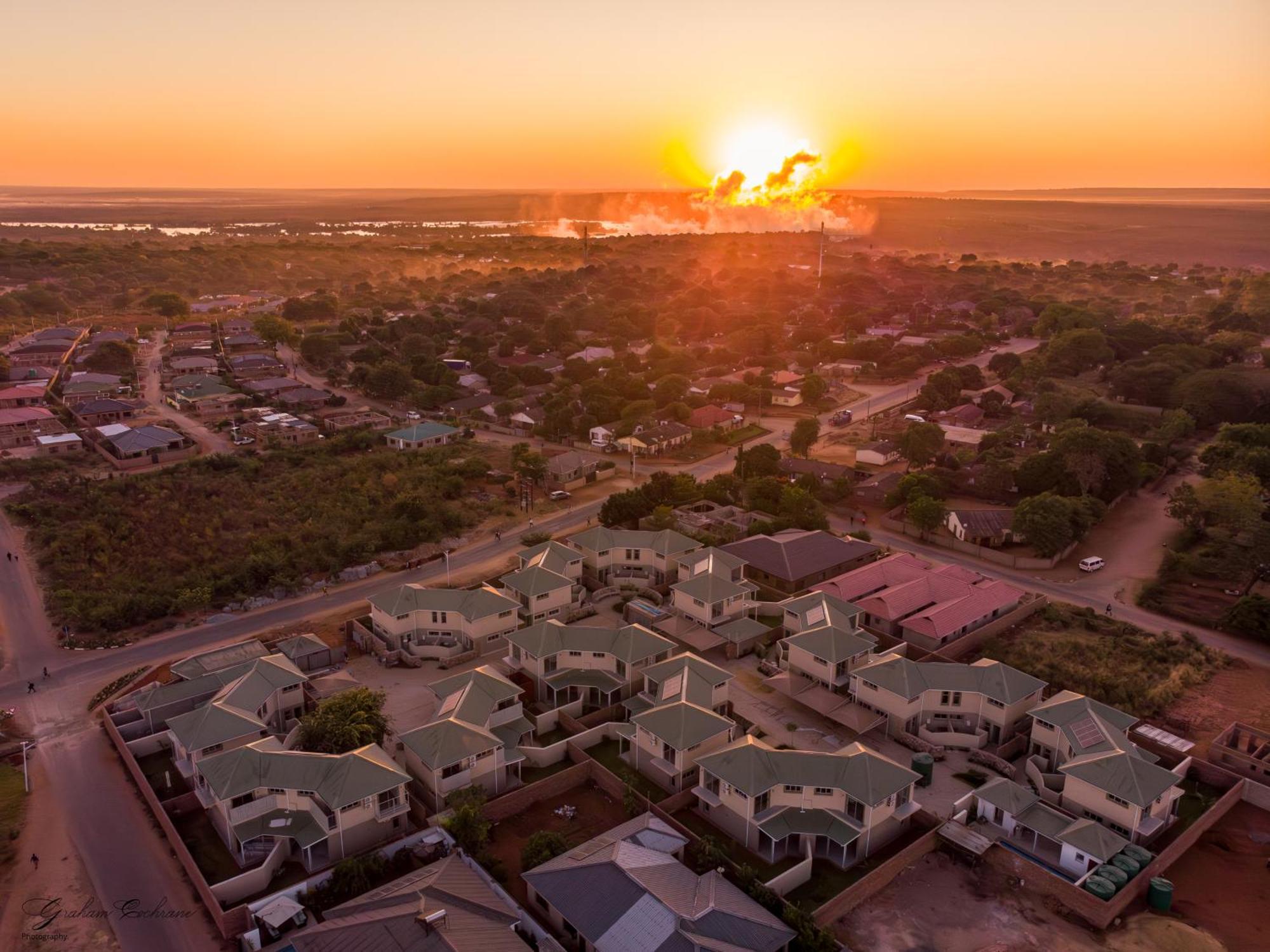 Apartamento Miombo Mews Victoria Falls Exterior foto